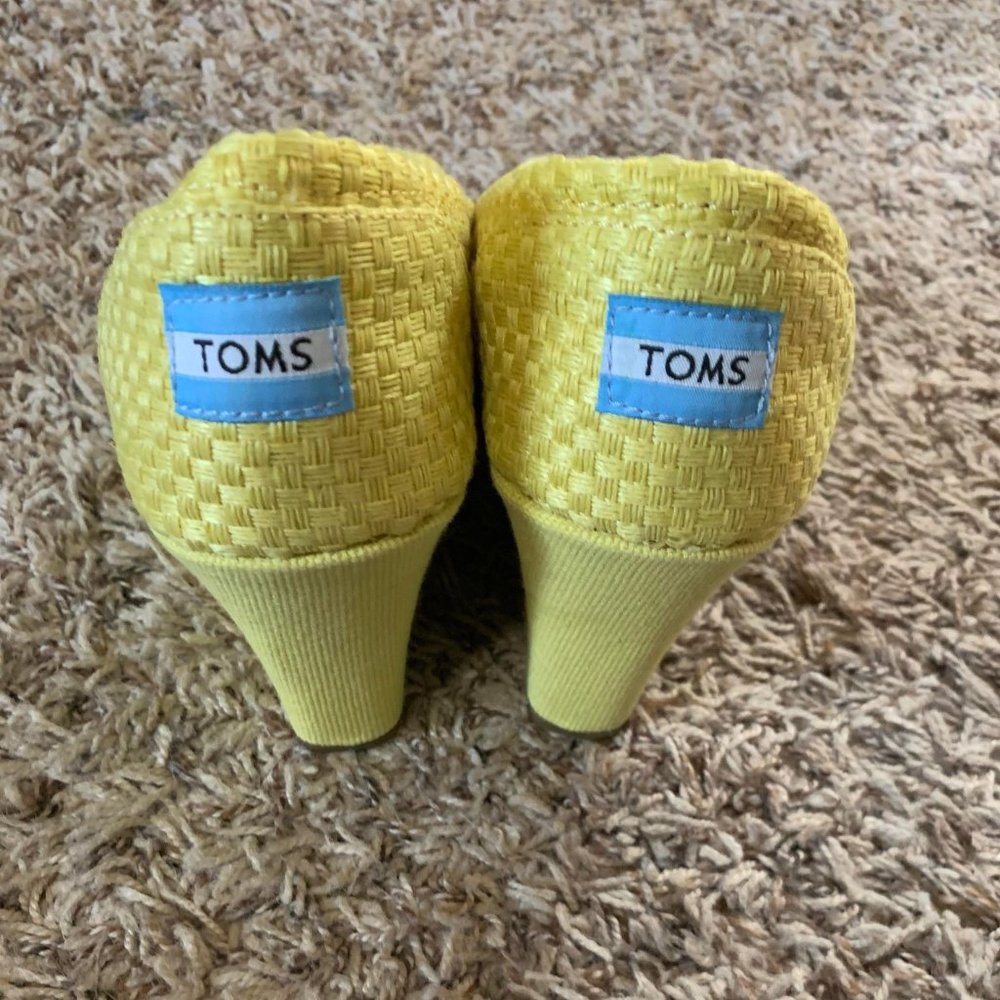 Toms Wedge Size 9.5